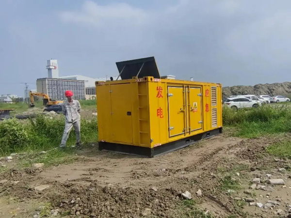 单县200KW柴油发电机机组每小时的油耗量受哪些因素影响？